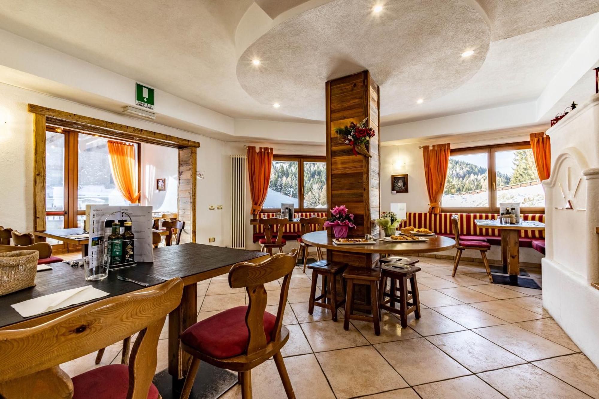 Hotel Grizzly Folgaria Buitenkant foto