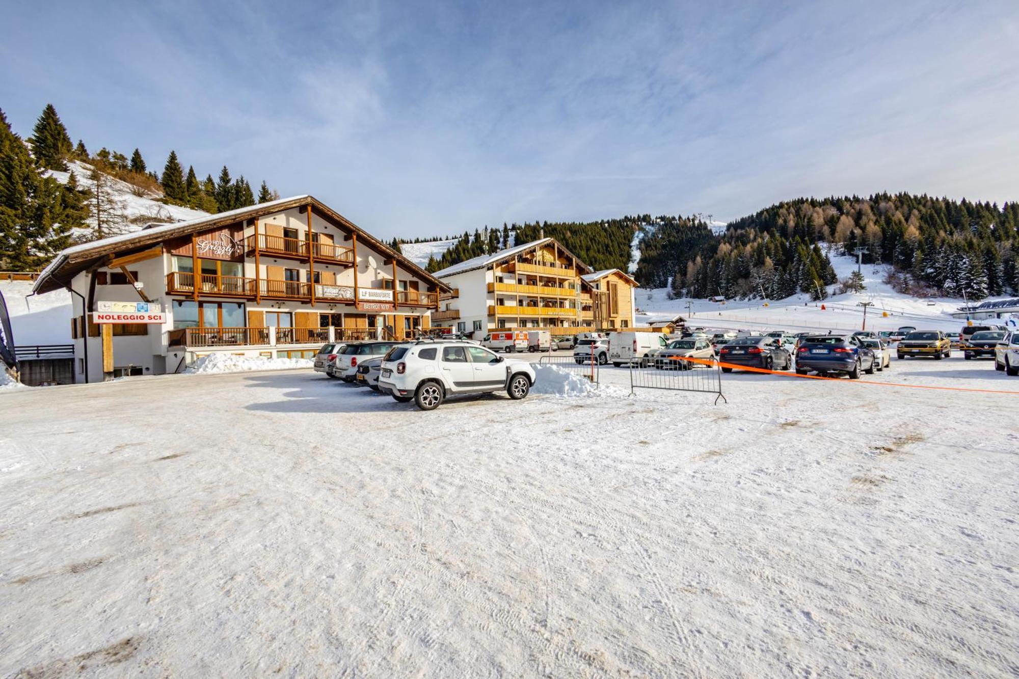 Hotel Grizzly Folgaria Buitenkant foto