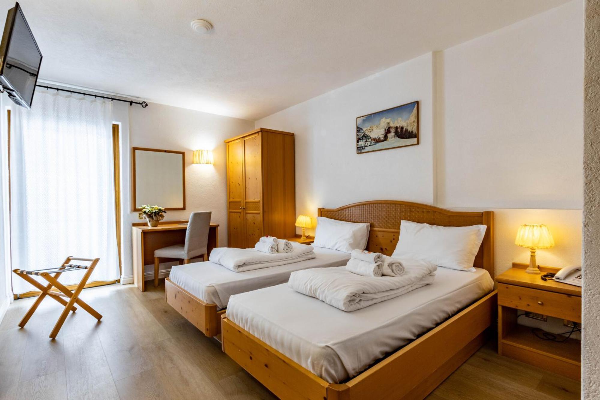 Hotel Grizzly Folgaria Buitenkant foto