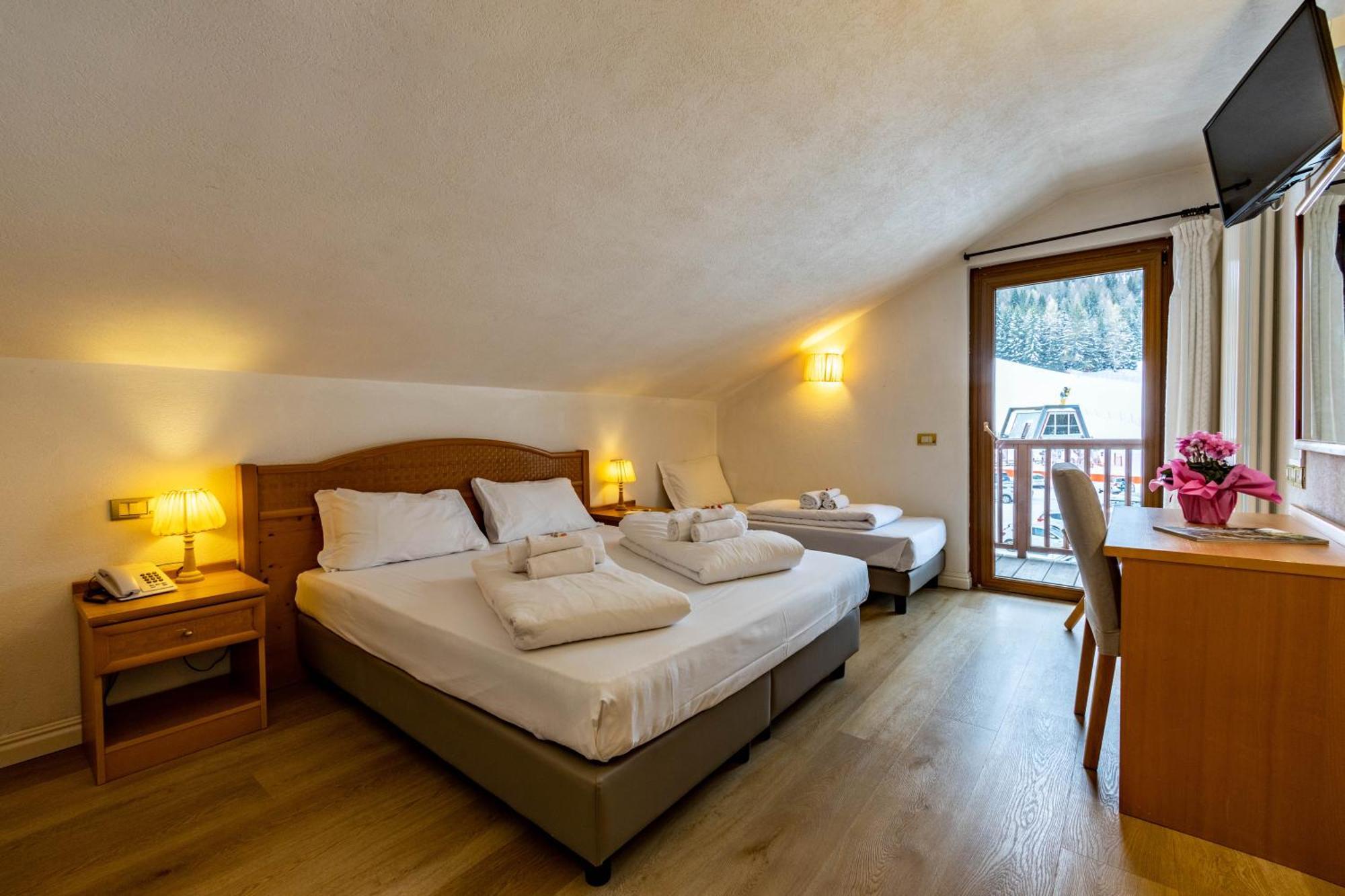 Hotel Grizzly Folgaria Buitenkant foto
