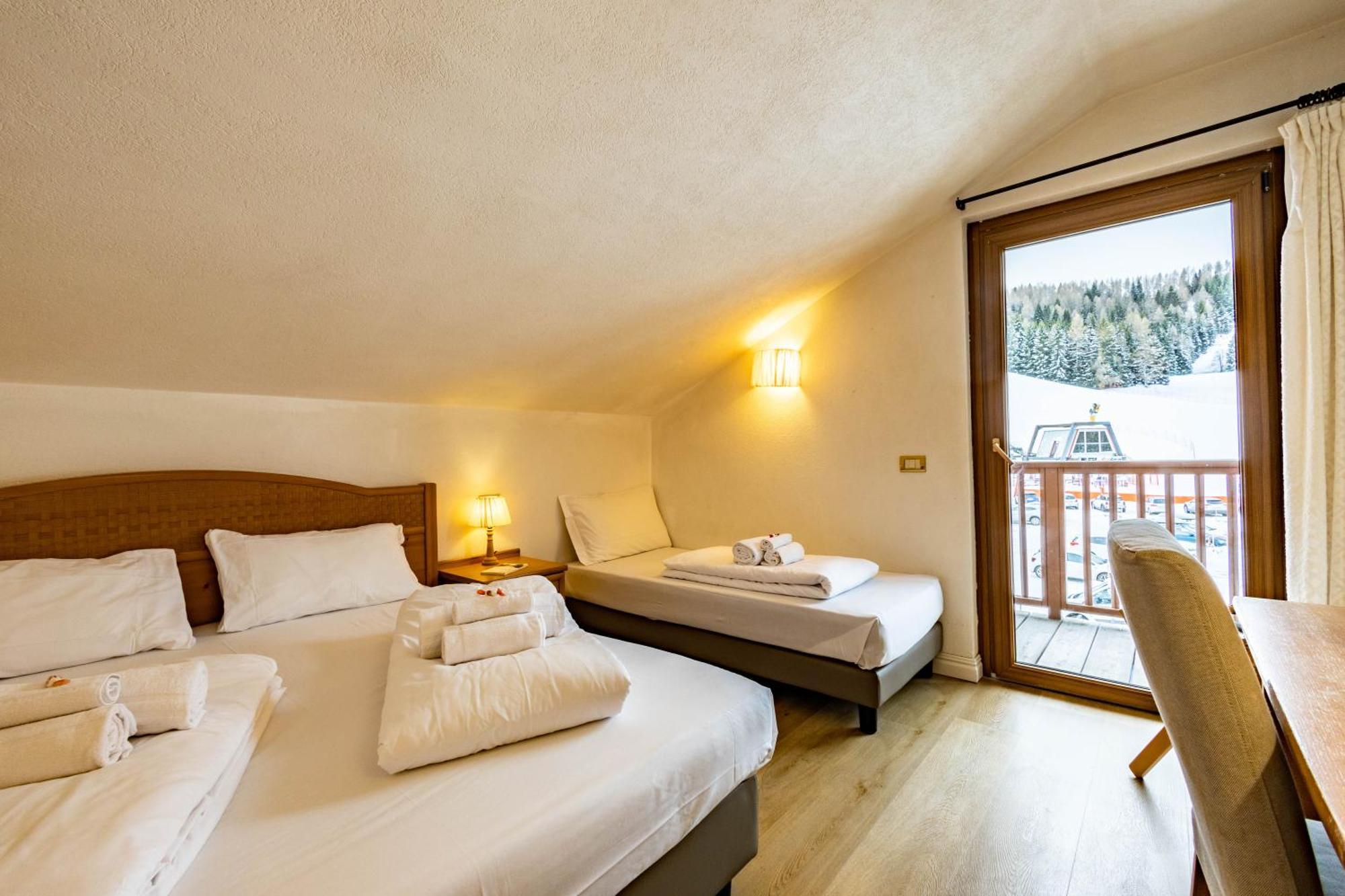 Hotel Grizzly Folgaria Buitenkant foto