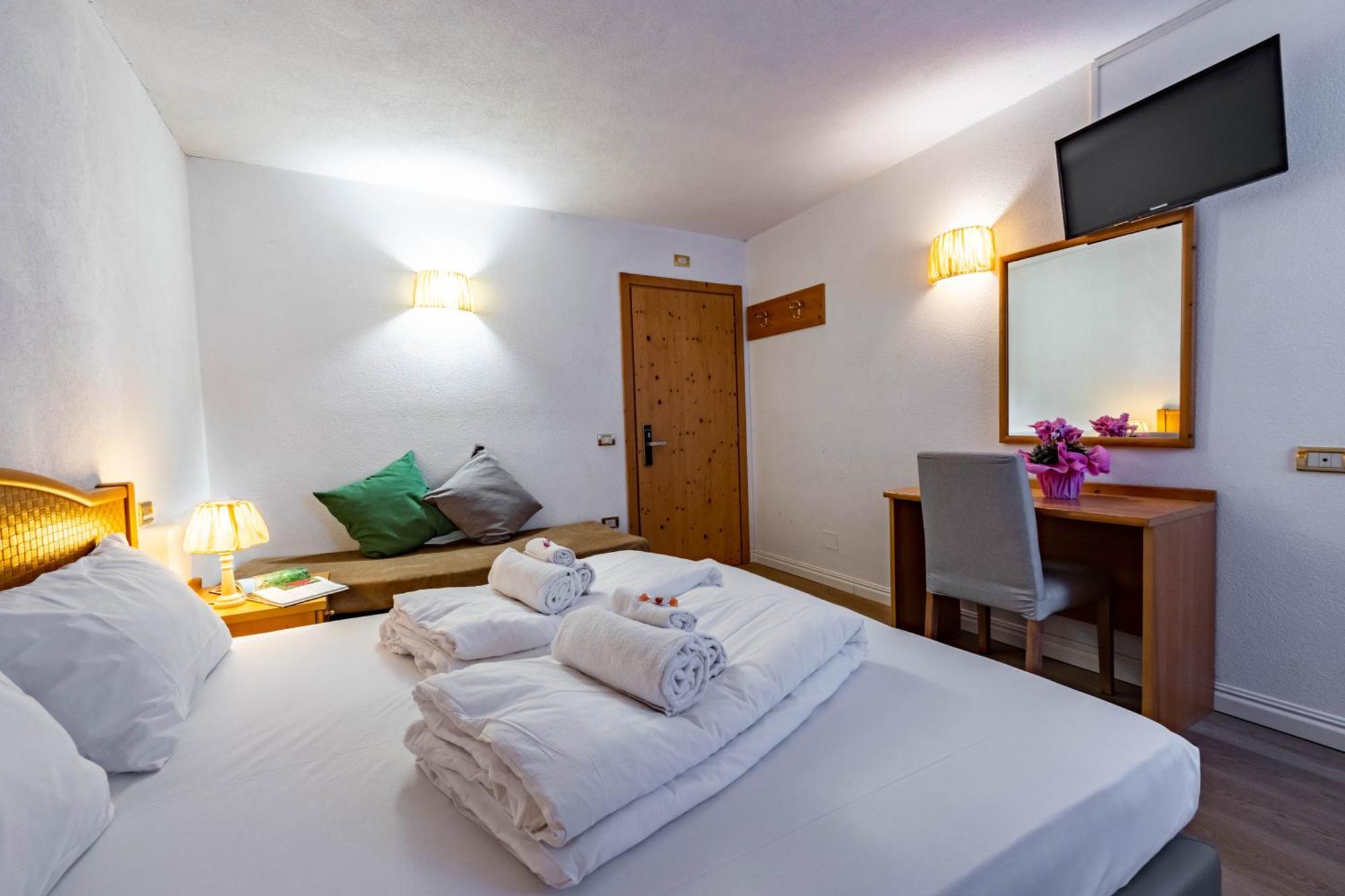 Hotel Grizzly Folgaria Buitenkant foto