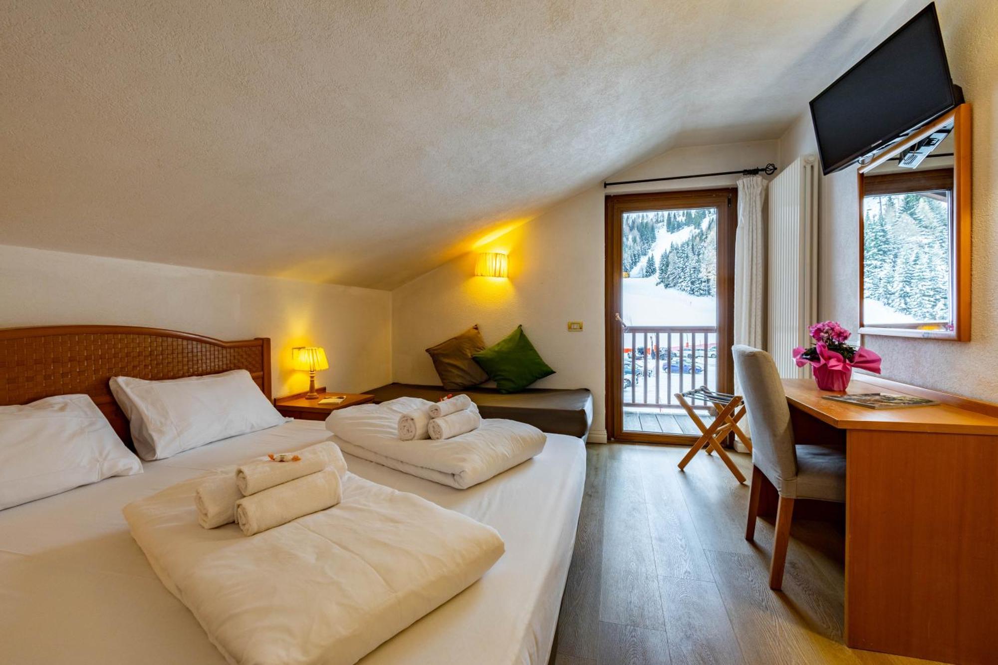 Hotel Grizzly Folgaria Buitenkant foto